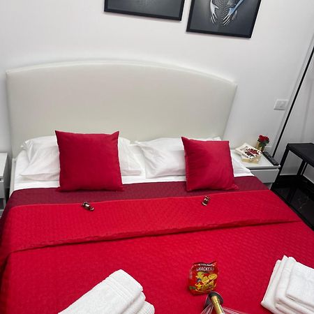 Lux House Naples Airport Hotel Екстериор снимка