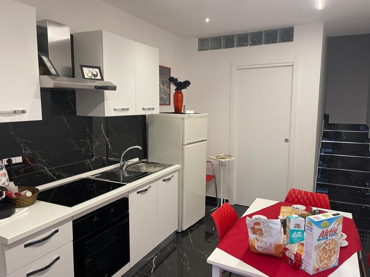 Lux House Naples Airport Hotel Екстериор снимка