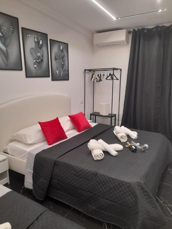 Lux House Naples Airport Hotel Екстериор снимка