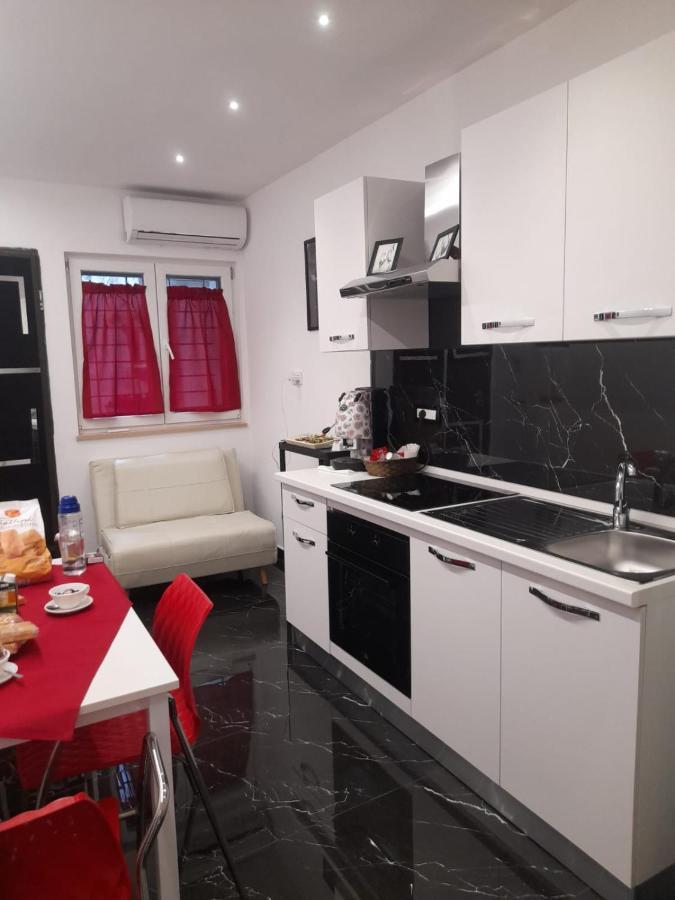 Lux House Naples Airport Hotel Екстериор снимка