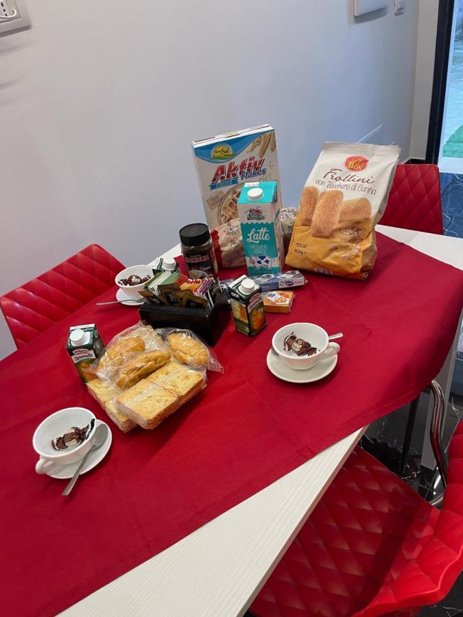 Lux House Naples Airport Hotel Екстериор снимка