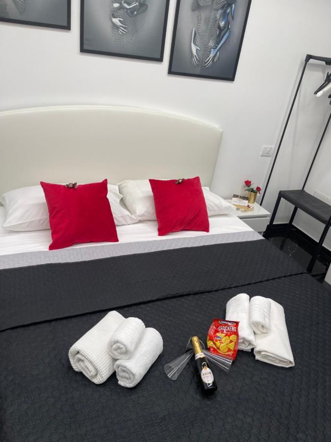 Lux House Naples Airport Hotel Екстериор снимка