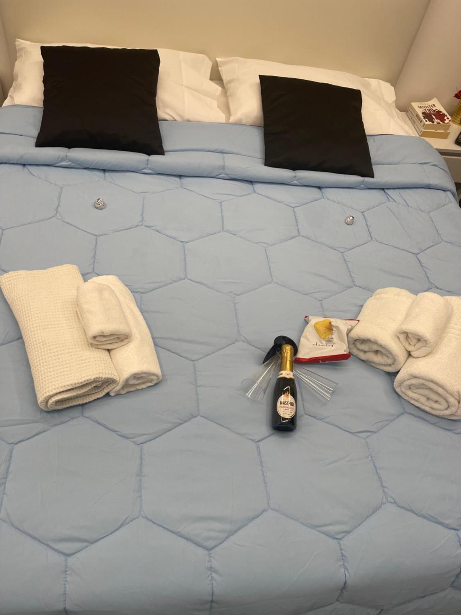 Lux House Naples Airport Hotel Екстериор снимка