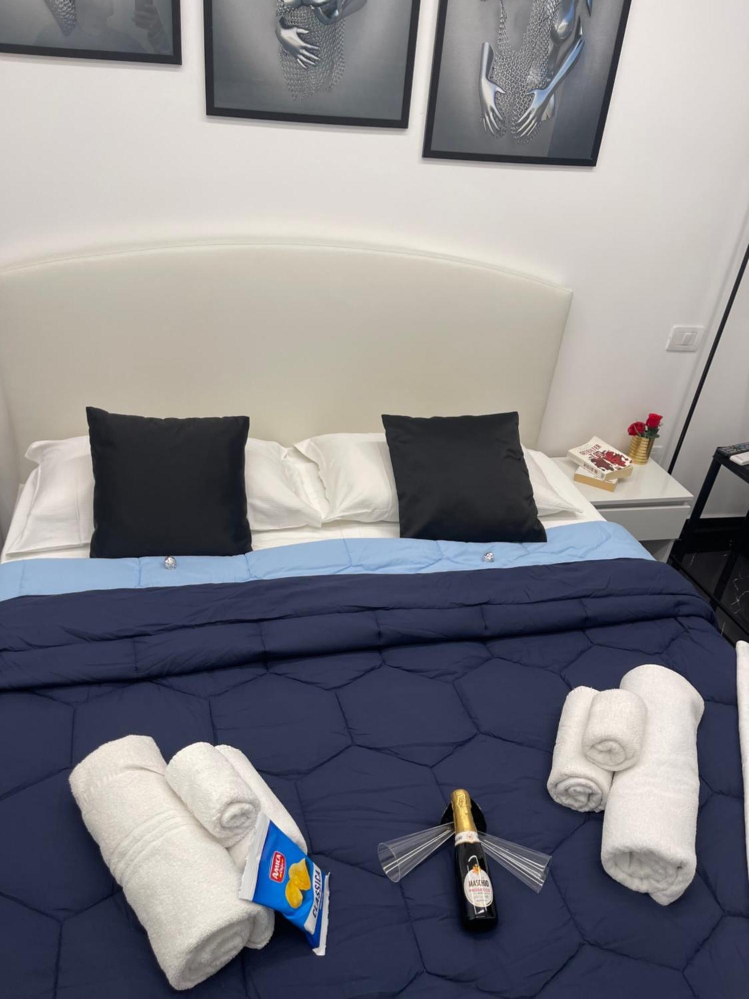 Lux House Naples Airport Hotel Екстериор снимка