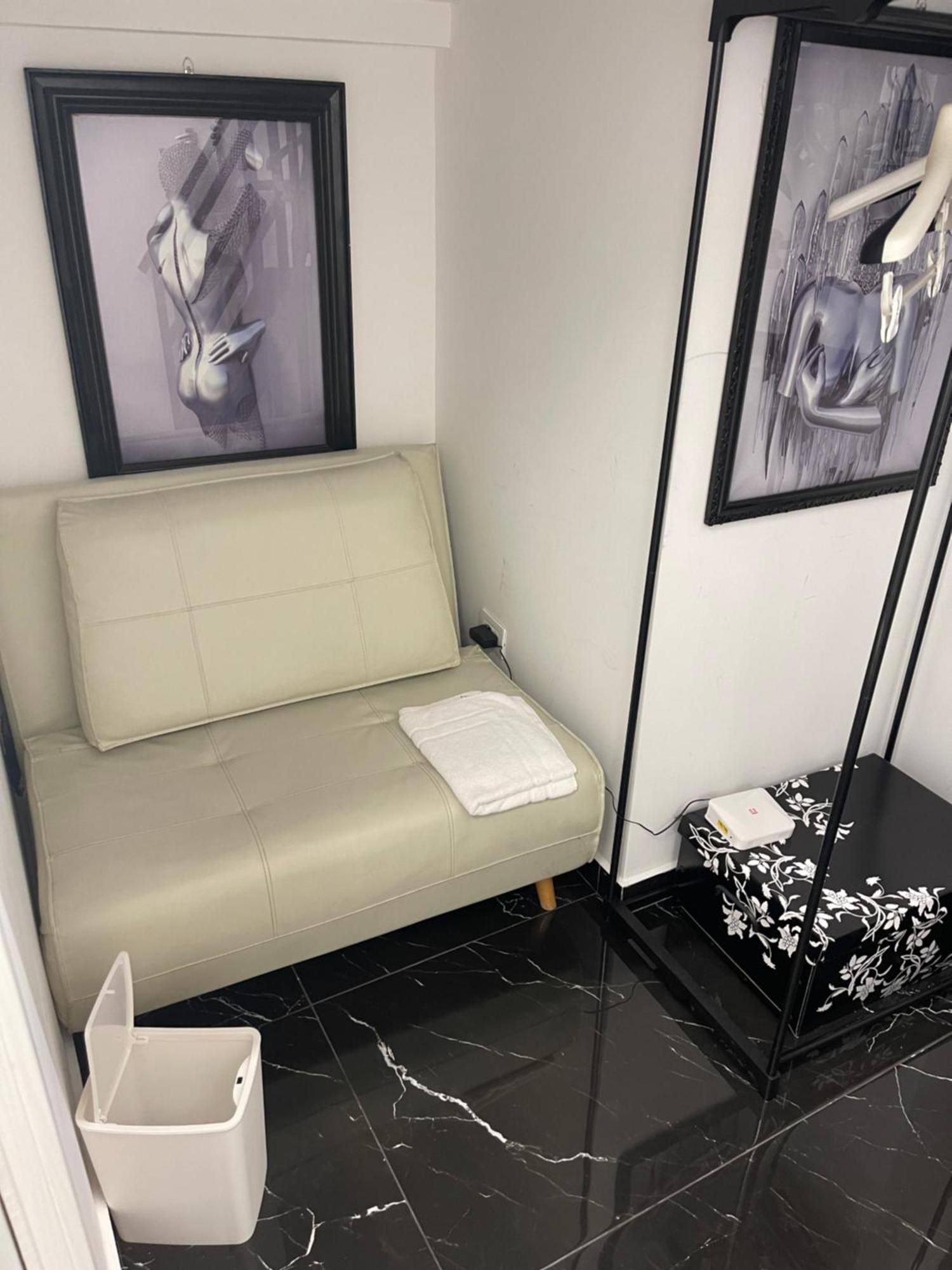 Lux House Naples Airport Hotel Екстериор снимка