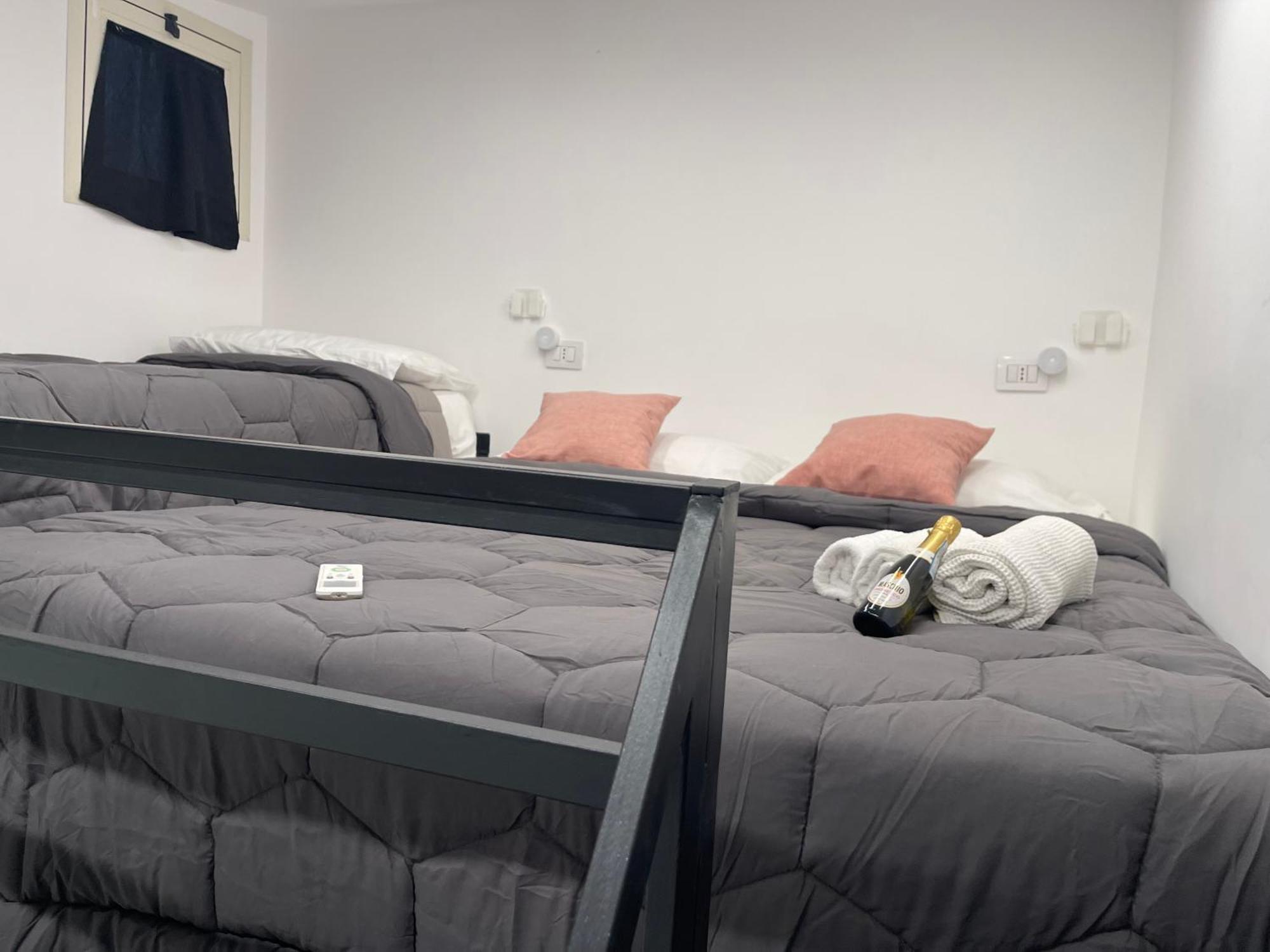 Lux House Naples Airport Hotel Екстериор снимка