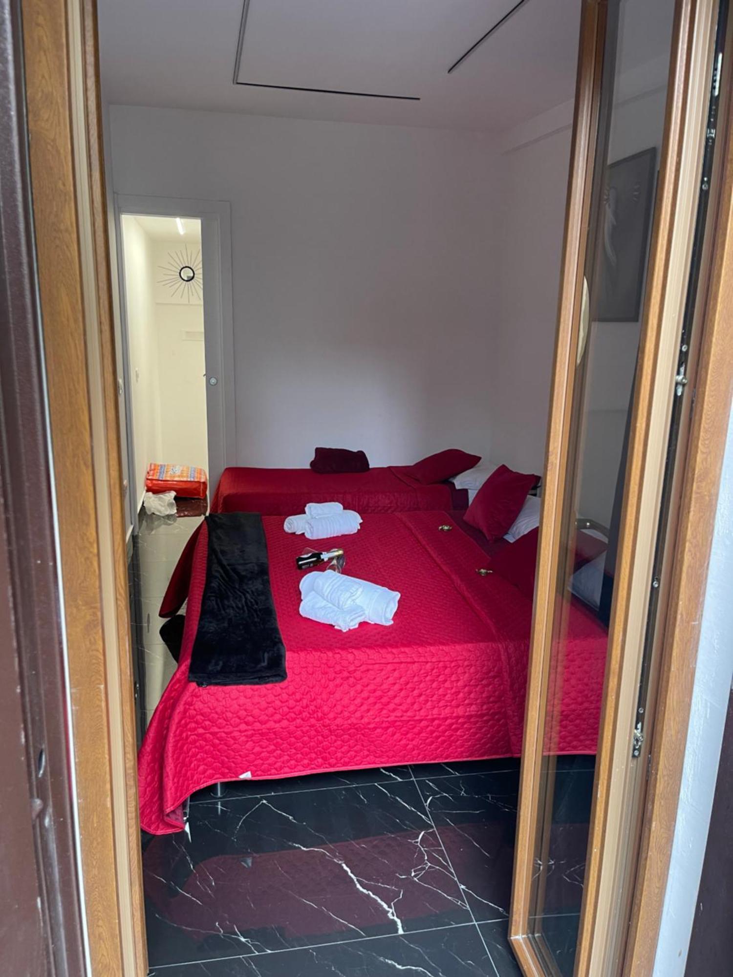 Lux House Naples Airport Hotel Екстериор снимка