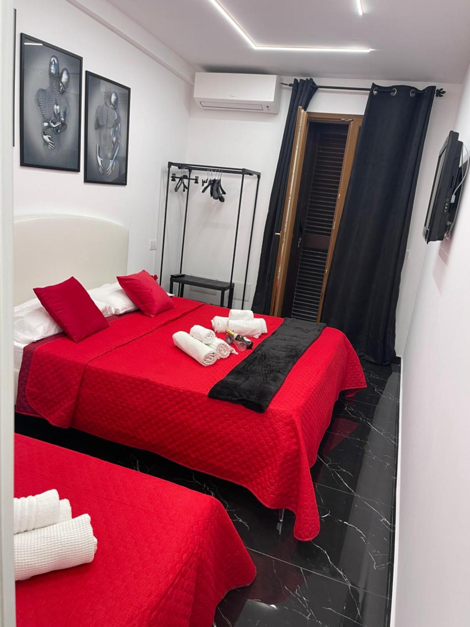 Lux House Naples Airport Hotel Екстериор снимка