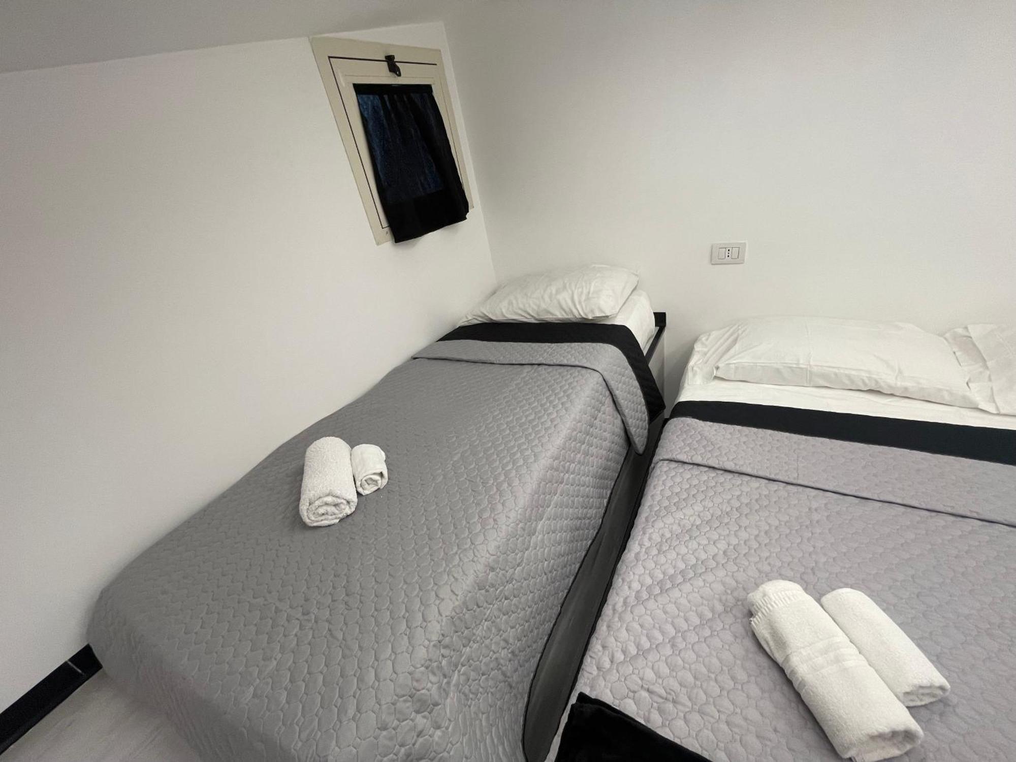 Lux House Naples Airport Hotel Екстериор снимка