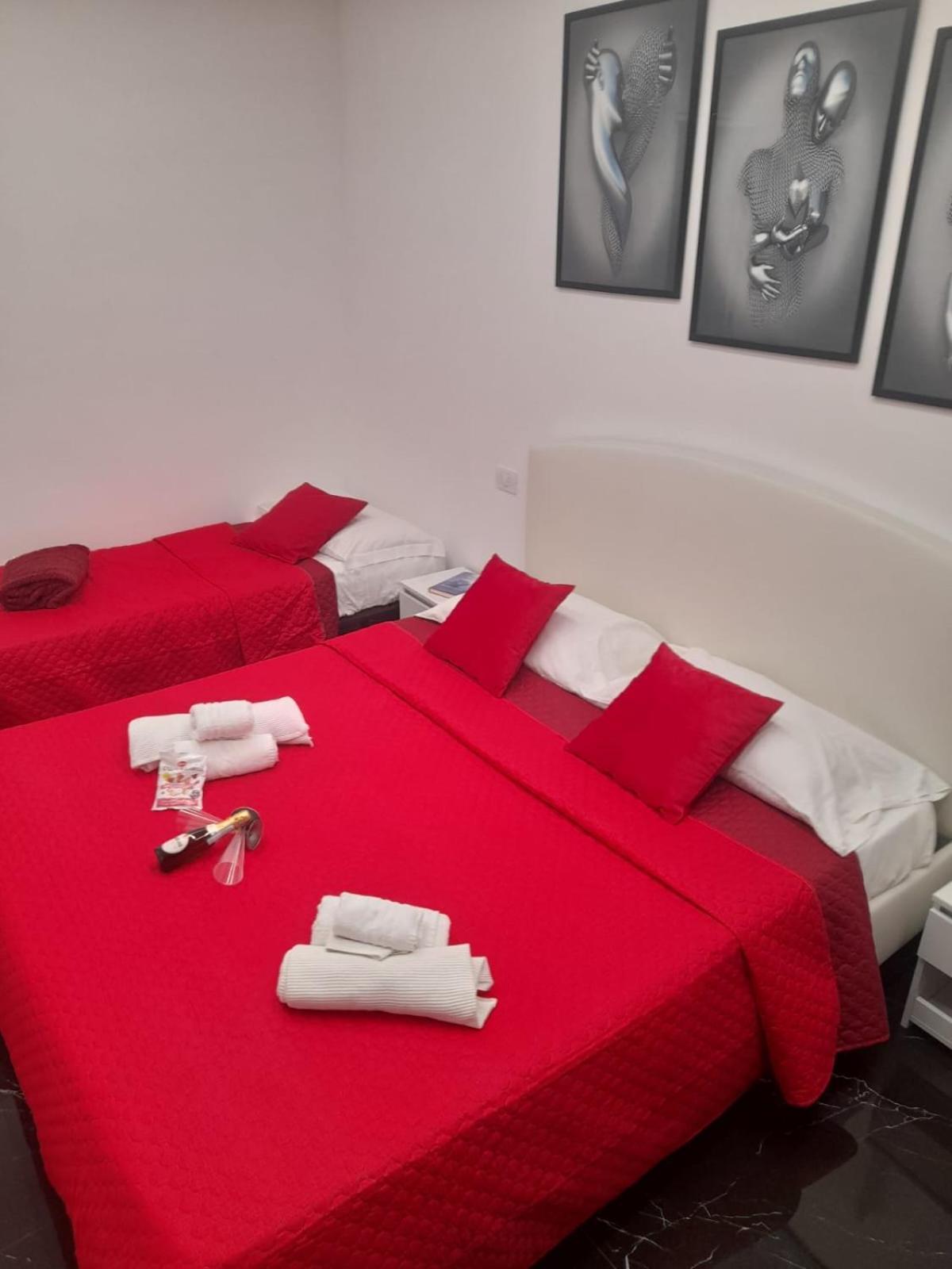 Lux House Naples Airport Hotel Екстериор снимка