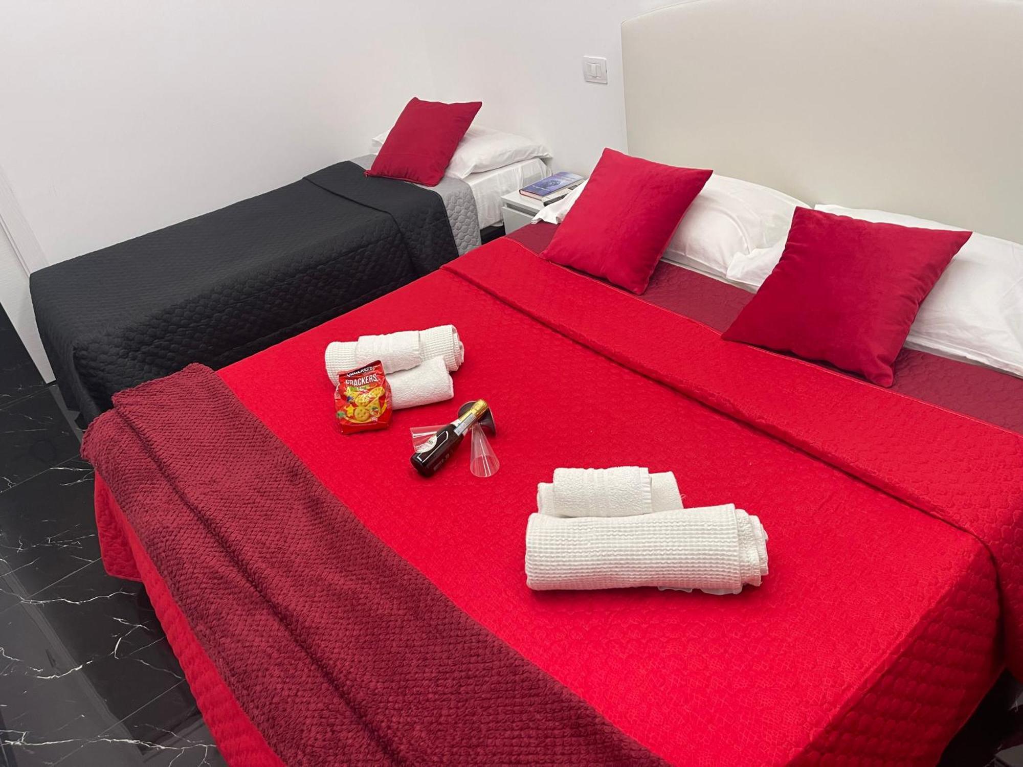 Lux House Naples Airport Hotel Екстериор снимка