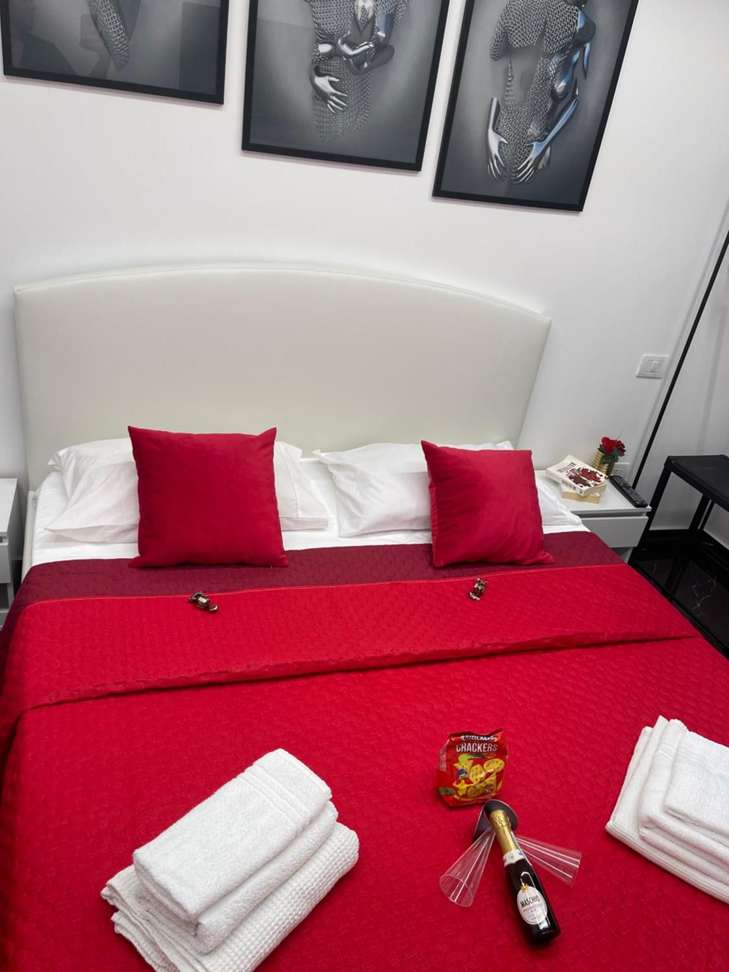 Lux House Naples Airport Hotel Екстериор снимка