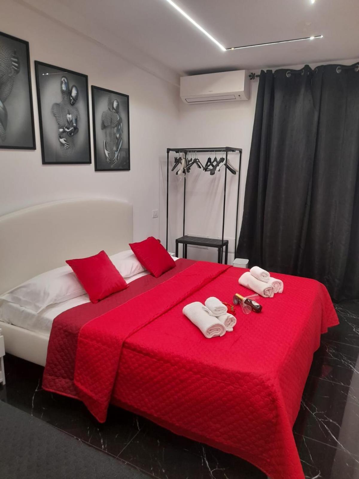Lux House Naples Airport Hotel Екстериор снимка