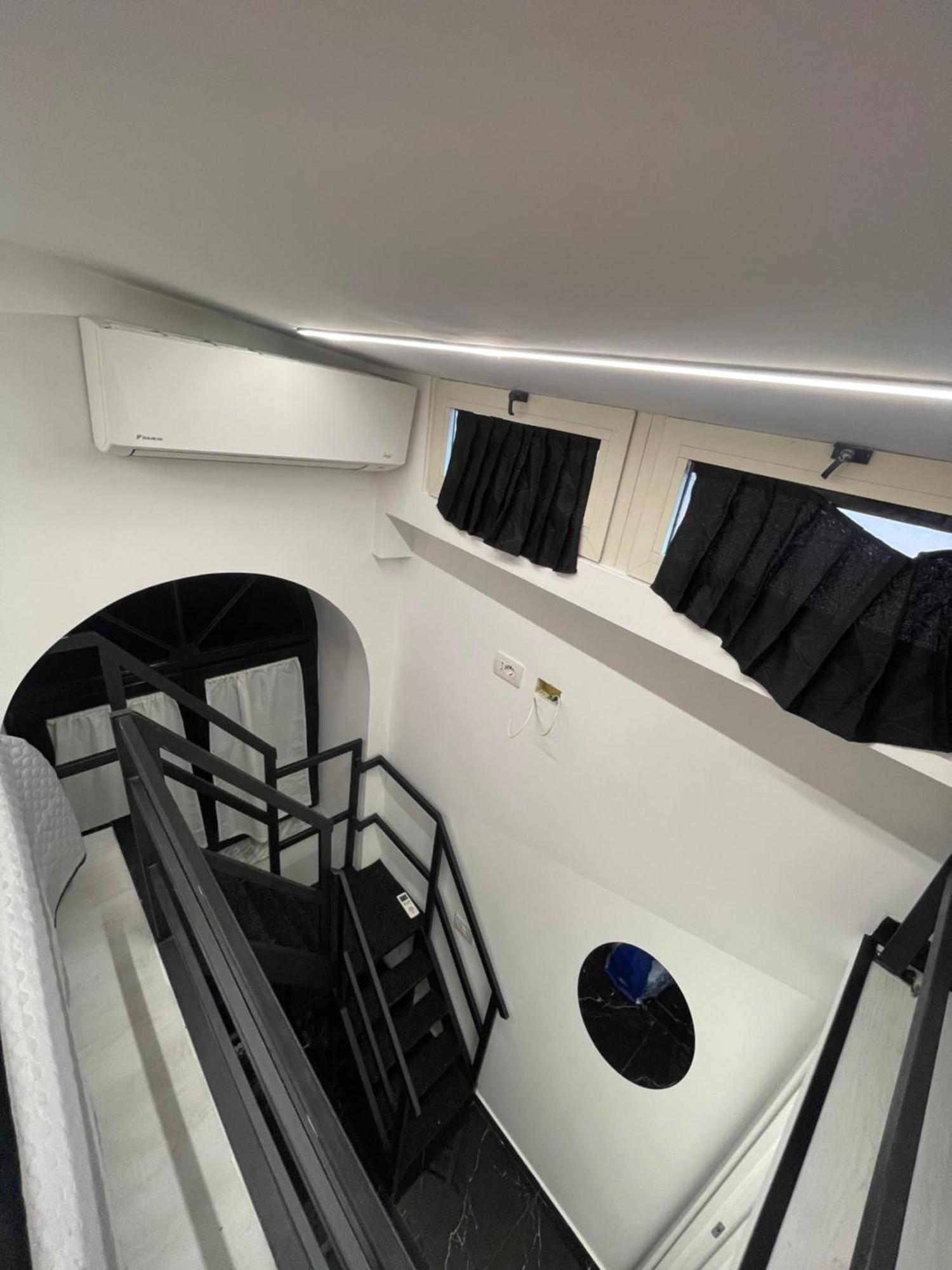 Lux House Naples Airport Hotel Екстериор снимка